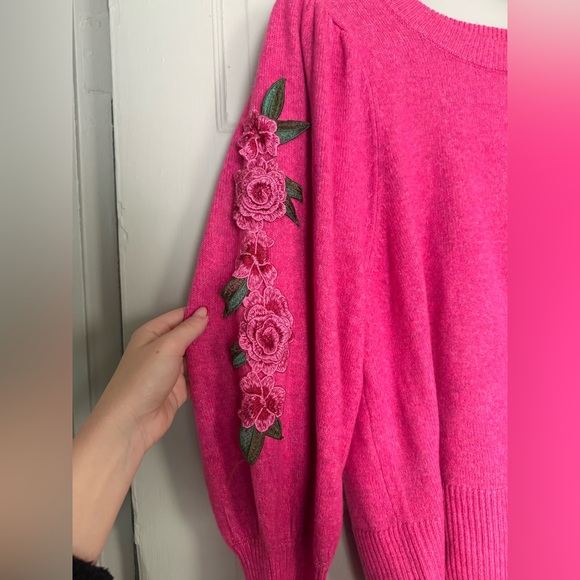 CeCe Balloon/Puff Sleeve Embroidered Flowers Sweater Size Large Pink NWOT - Picture 3 of 6